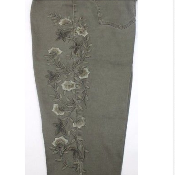 Size 14! Make offer! NWT. ArmyGreen. Seven7. - Picture 4 of 8